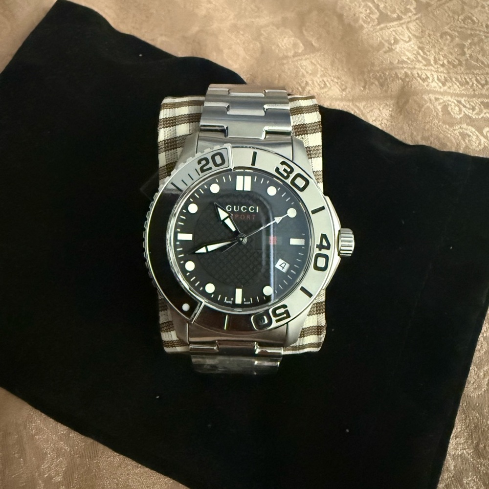 Gucci Watch YA126278
